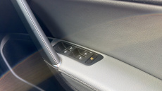 Volkswagen Golf 99kW e-Golf 35kWh 5dr Auto Electric Hatchback